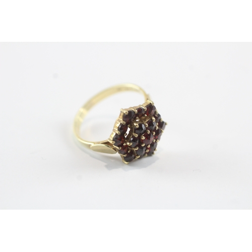 247 - 9ct gold garnet cluster cocktail ring (4.5g) Size M