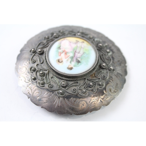 279 - Antique Silver Brooch w/ Painted Porcelain Centre, Filigree Detail 38g