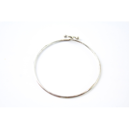 289 - Tiffany & Co Sterling Silver Hook Clasp Bangle 5g