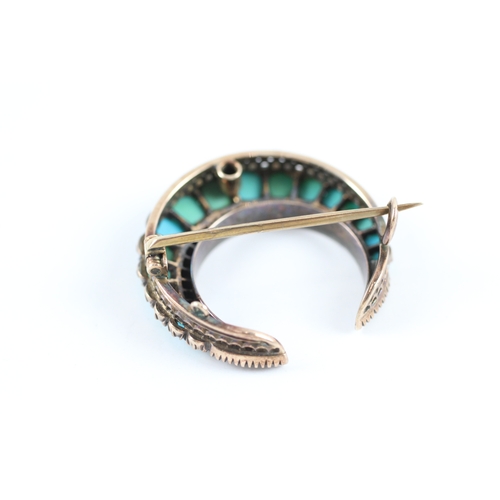 29 - 9ct white gold turquoise & diamond crescent brooch (7g)