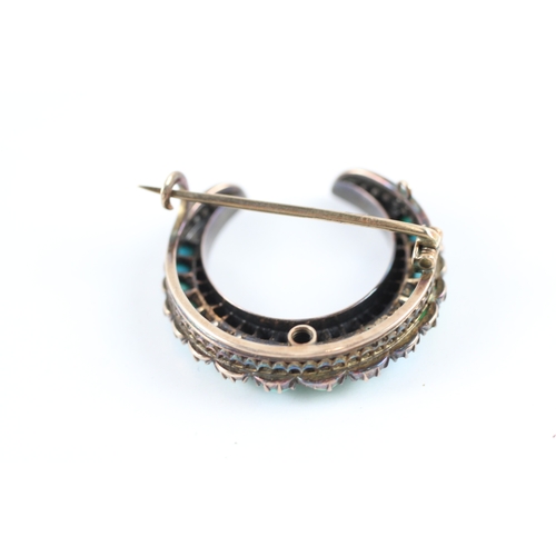 29 - 9ct white gold turquoise & diamond crescent brooch (7g)