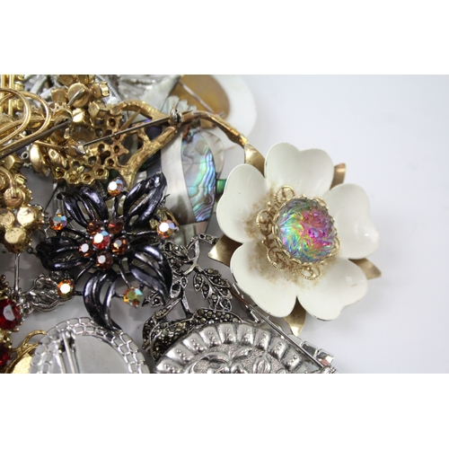 318 - Assortment of Costume Brooches inc. Rhinestone, Porcelain, Marcasite 513g