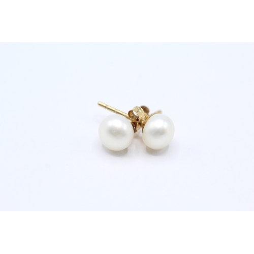 34 - 9ct gold x2 cultured pearl stud earrings (2.1g)