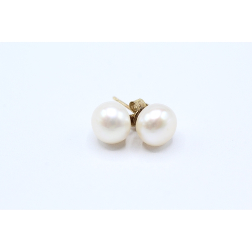 34 - 9ct gold x2 cultured pearl stud earrings (2.1g)