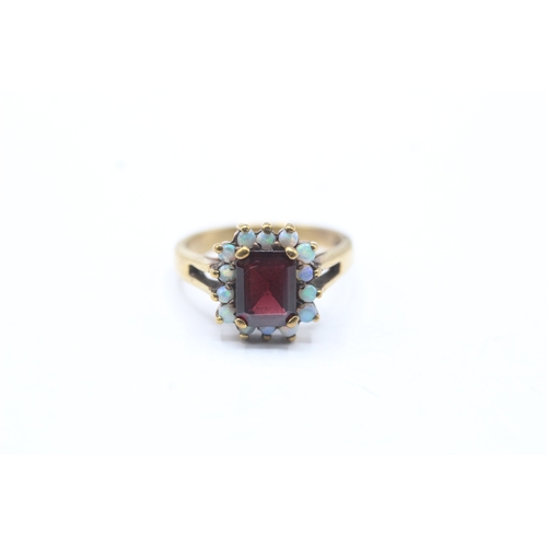 50 - 9ct gold vintage garnet & opal dress ring (3.9g) Size N 1/2