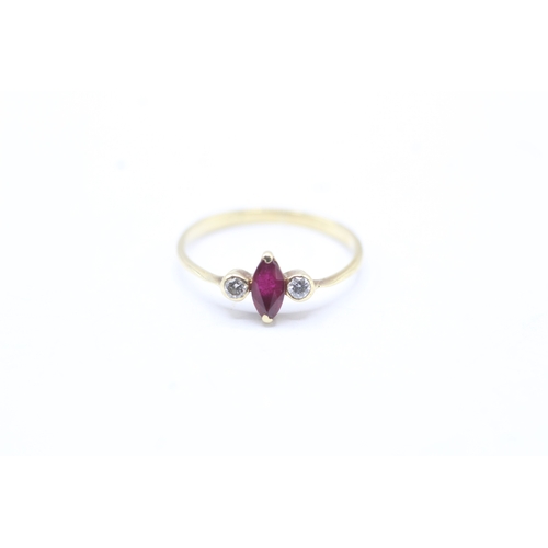 52 - 14ct gold ruby & diamond trilogy ring (1.3g) Size L 1/2