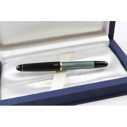 490 - Pelikan 120 Green & Black Fountain Pen w/ 14ct Gold Nib WRITING Boxed