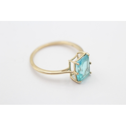 81 - 9ct gold blue gemstone dress ring (1.7g) Size P