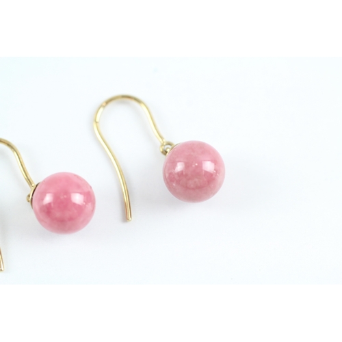 5 - 9ct gold pink gemstone hook earrings (2.6g)