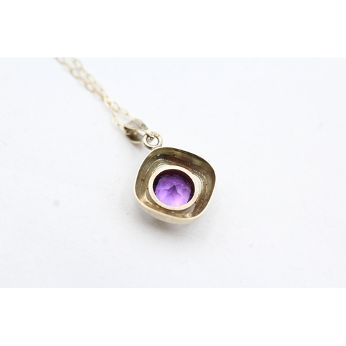 53 - 9ct gold amethyst pendant on chain (1.5g)