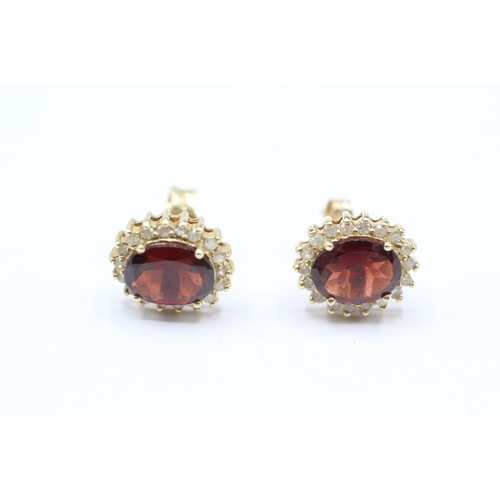 54 - 2x 9ct gold garnet & diamond stud earrings (3.2g)