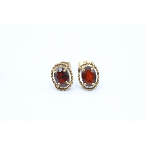 54 - 2x 9ct gold garnet & diamond stud earrings (3.2g)