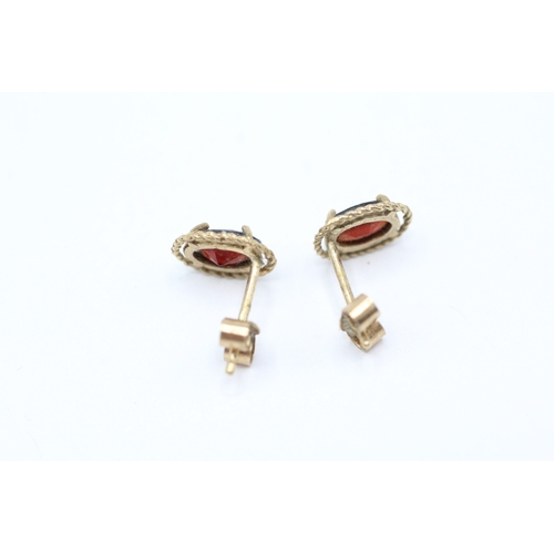 54 - 2x 9ct gold garnet & diamond stud earrings (3.2g)