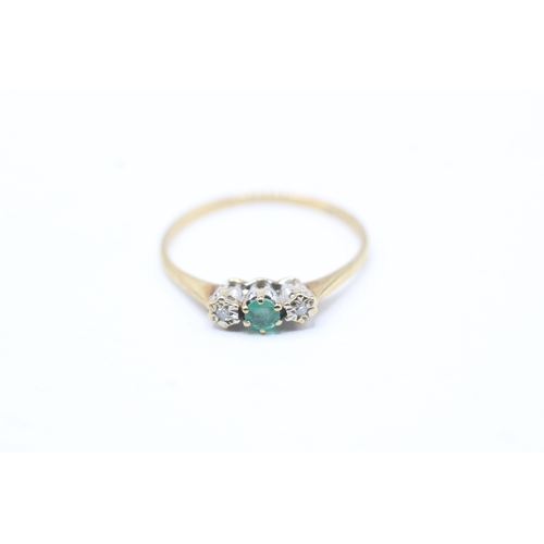 91 - 9ct gold emerald and diamond ring (1.1g) Size O 1/2