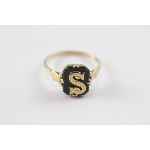 55 - 9ct gold Victorian black onyx monogram signet ring (1.8g) Size M