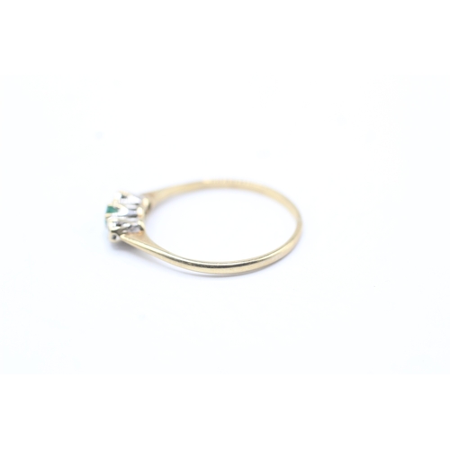 91 - 9ct gold emerald and diamond ring (1.1g) Size O 1/2