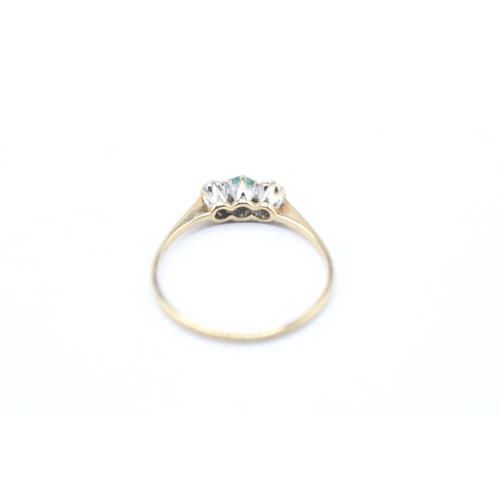 91 - 9ct gold emerald and diamond ring (1.1g) Size O 1/2