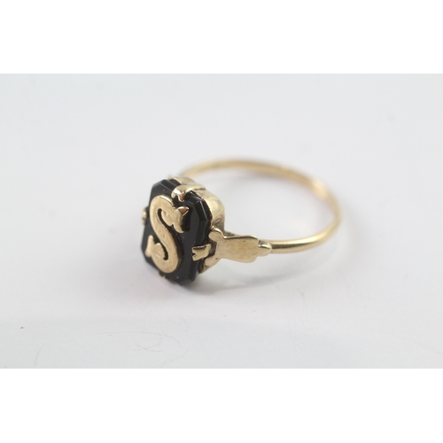 55 - 9ct gold Victorian black onyx monogram signet ring (1.8g) Size M