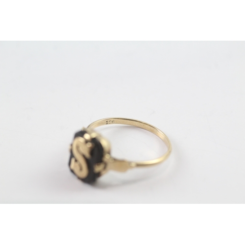 55 - 9ct gold Victorian black onyx monogram signet ring (1.8g) Size M