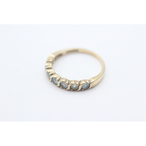 95 - 9ct gold blue gemstone half eternity ring (1.9g) Size N