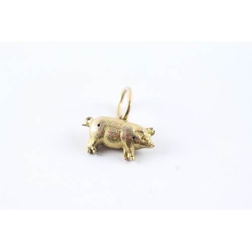 67 - 9ct gold pig charm (1.1g)