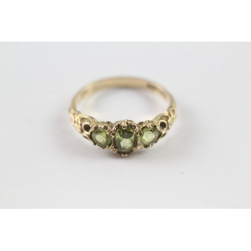 68 - 9ct gold vintage green gemstone trilogy dress ring (2.5g) Size O