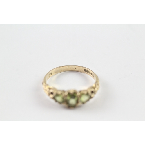 68 - 9ct gold vintage green gemstone trilogy dress ring (2.5g) Size O