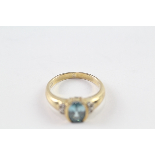 69 - 9ct gold oval cut blue gemstone dress ring w/ why gemstone set shoulders (3.5g) Size N