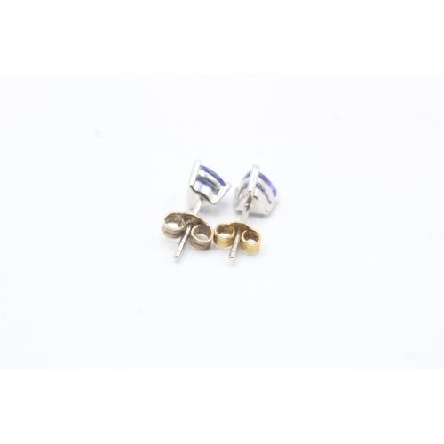 71 - 9ct gold trillion cut blue gemstone stud earrings (1.2g)