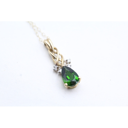 72 - 9ct gold diamond and pear cut diopside set pendant necklace (1.6g)