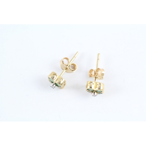 83 - 9ct gold diamond & emerald stud earrings (0.9g)