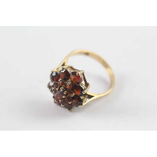 9 - 9ct gold garnet cluster cocktail ring (3.7g) Size M 1/2