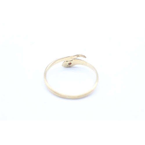 109 - 9ct gold garnet set snake ring (1g) Size N