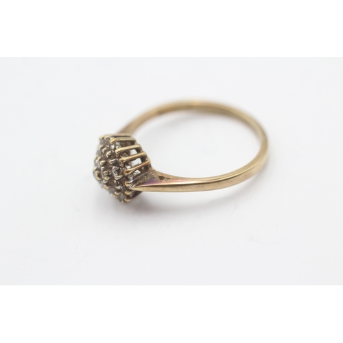 122 - 9ct gold vintage diamond cluster ring (2.3g) Size P