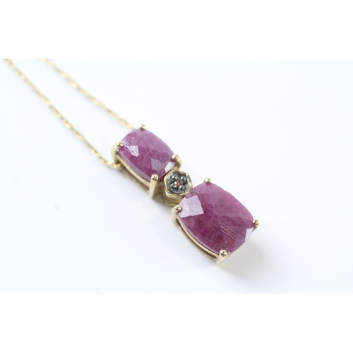 129 - 9ct gold faceted red gemstone & diamond pendant necklace (4g)