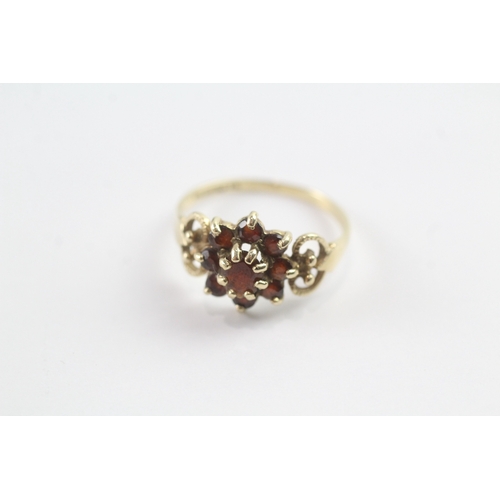 34 - 9ct gold vintage garnet cluster ring (1.6g) Size K