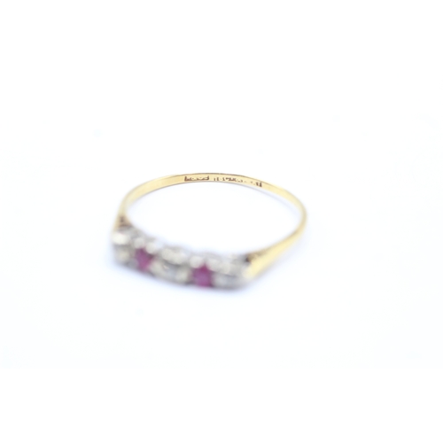 40 - 18ct gold diamond and ruby row set ring (2.2g) - as seen - misshapen Size U