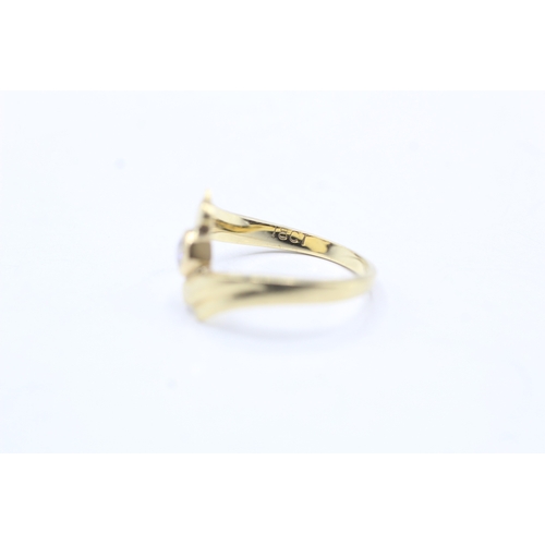 43 - 18ct gold diamond solitaire ring (3g) Size L