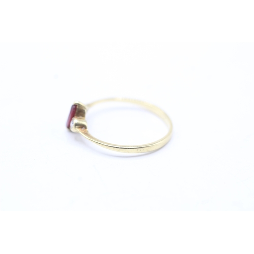 52 - 14ct gold ruby & diamond trilogy ring (1.3g) Size L 1/2