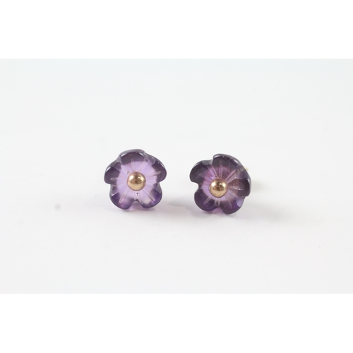 70 - 9ct gold carved amethyst floral stud earrings (1.3g)