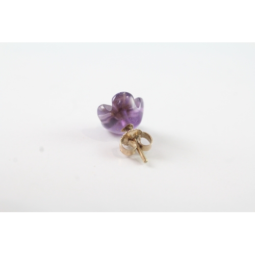 70 - 9ct gold carved amethyst floral stud earrings (1.3g)