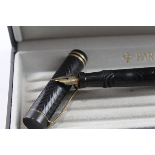 491 - Vintage Parker Duofold Lucky Curve Black Fountain Pen w/ 14ct Nib  WRITING