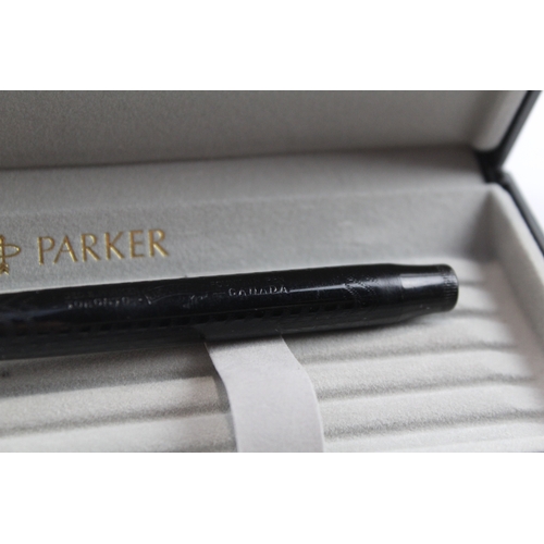 491 - Vintage Parker Duofold Lucky Curve Black Fountain Pen w/ 14ct Nib  WRITING