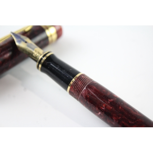 494 - Parker Duofold Centennial  Burgundy Lacquer Fountain Pen w 18ct Gold Nib WRITING