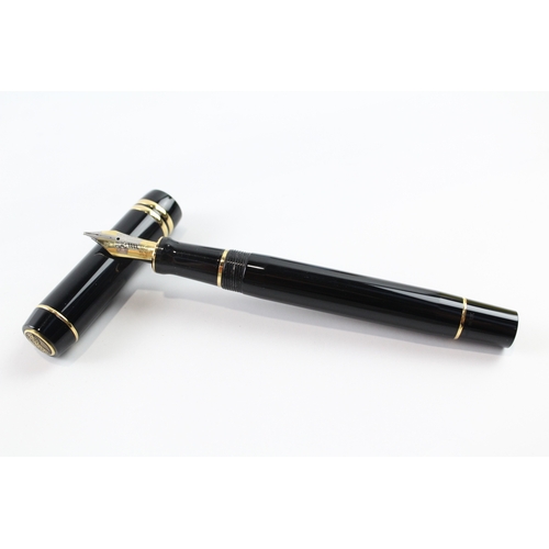 498 - Parker Duofold Black Lacquer Cased Fountain Pen w/ 18ct Gold Nib WRITING