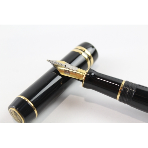 498 - Parker Duofold Black Lacquer Cased Fountain Pen w/ 18ct Gold Nib WRITING