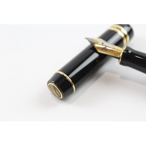 498 - Parker Duofold Black Lacquer Cased Fountain Pen w/ 18ct Gold Nib WRITING