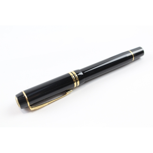 498 - Parker Duofold Black Lacquer Cased Fountain Pen w/ 18ct Gold Nib WRITING