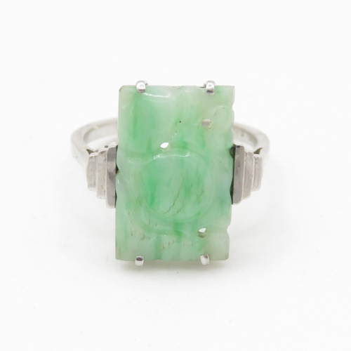 137 - 9ct white gold jade cocktail ring (3.3g) Size L