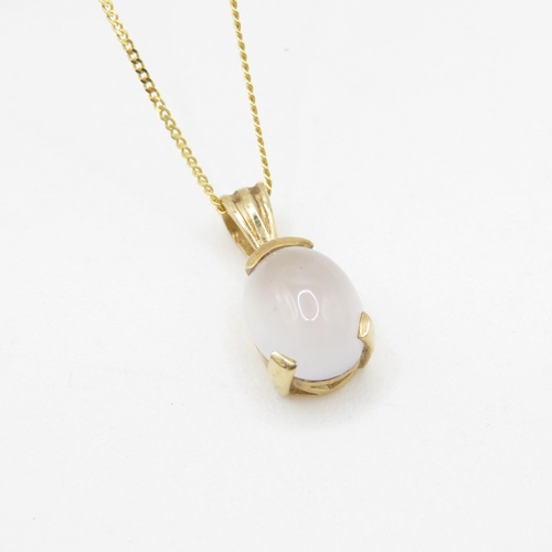 139 - 9ct gold moonstone solitaire pendant necklace (1.8g)